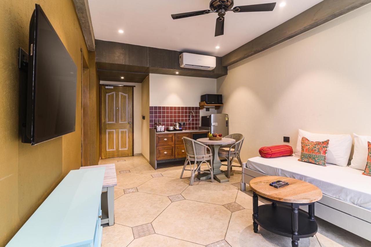 Bougainvilla Apartment Surat Eksteriør bilde