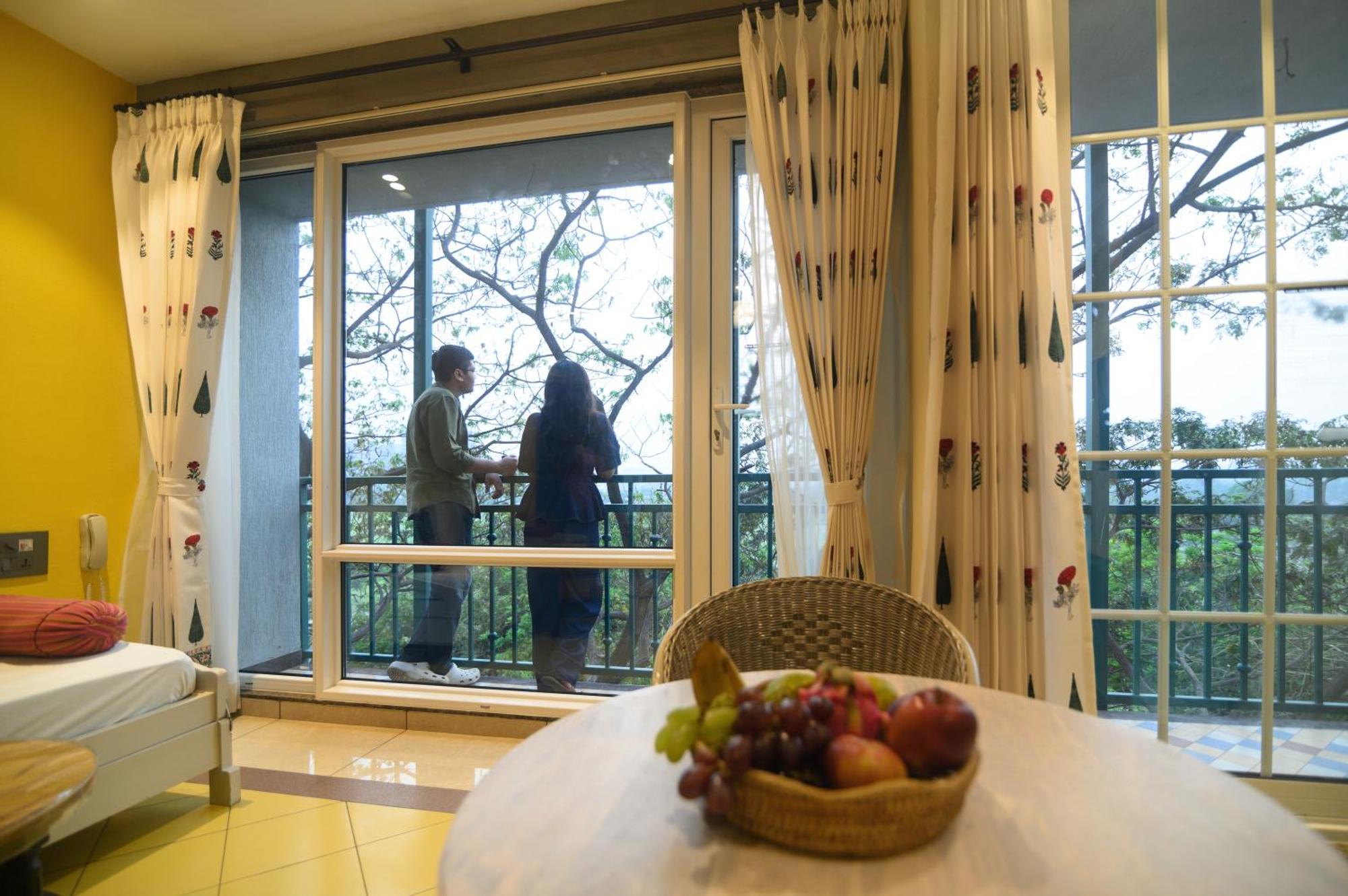 Bougainvilla Apartment Surat Eksteriør bilde